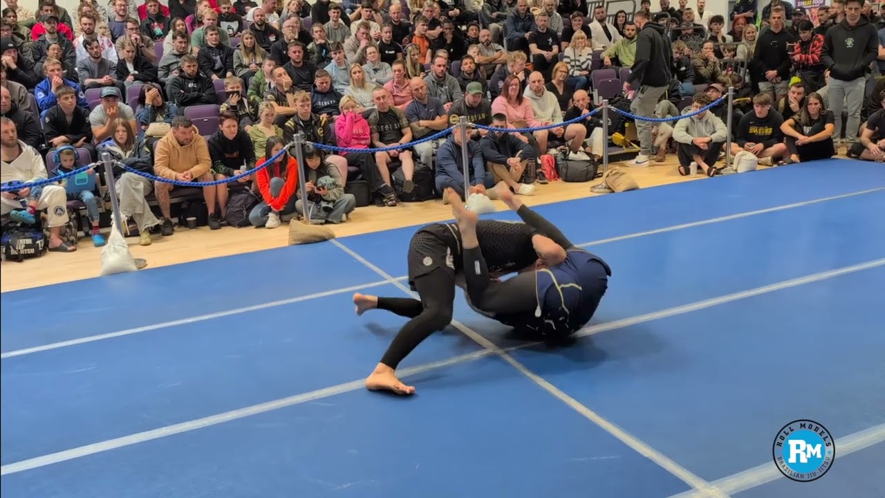 Shane Curtis vs Armands Gruznovs