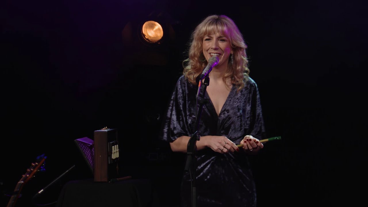 Muireann Nic Amhlaoibh, Éilís Kennedy agus Méabh Ní Bheaglaoich. Live at the INEC, Killarney