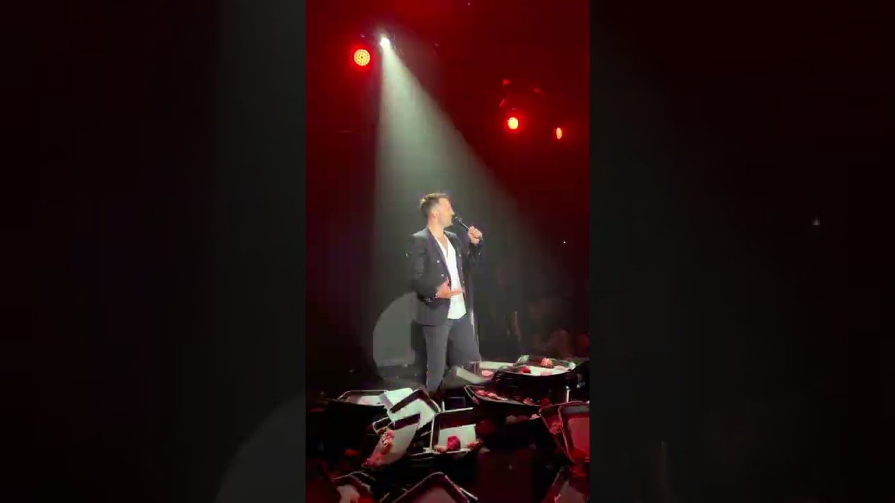 Tipota Esi Live-Konstantinos Argiros Teatro 2022