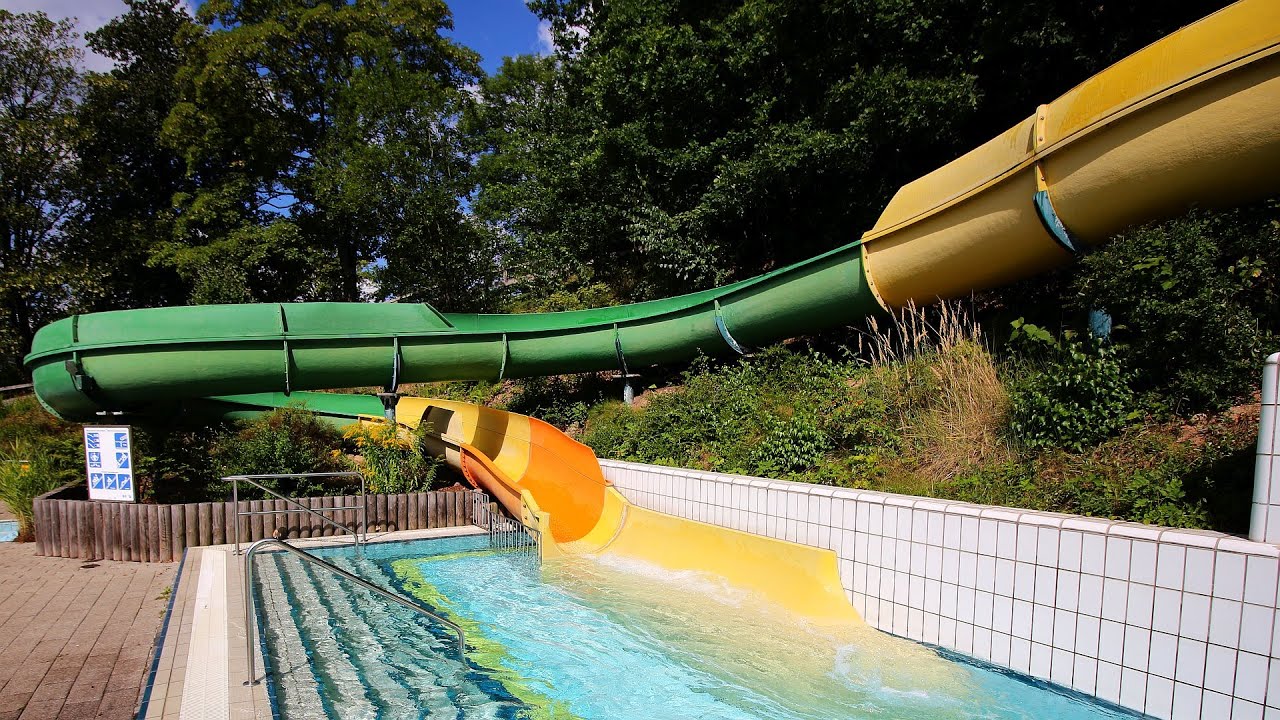 offene Riesenrutsche :: bunte Freibad-Rutsche | Freibad 