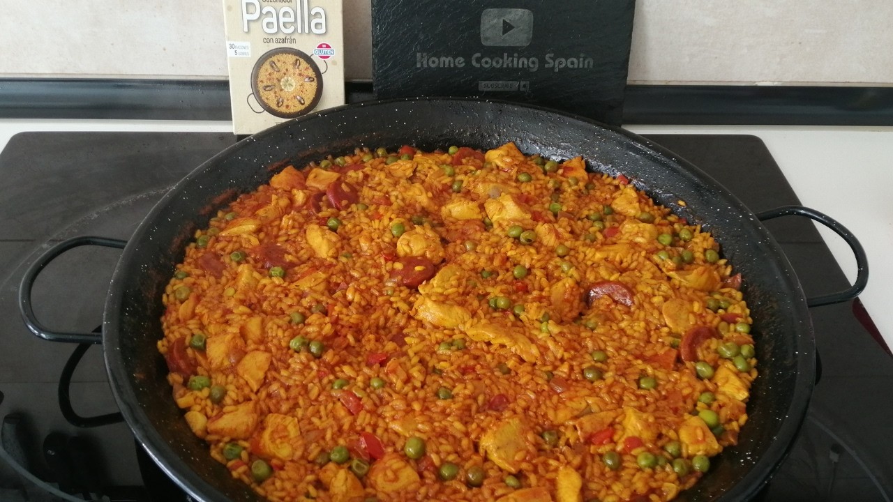 Паэлья с курицей и чоризо