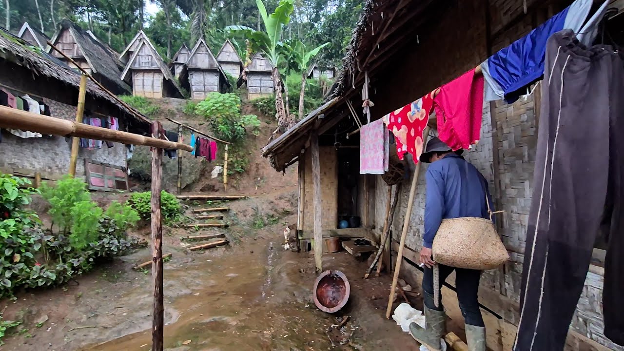 Hidup di Desa, Mempertahankan Tradisi Leluhur Saat Musim Hujan