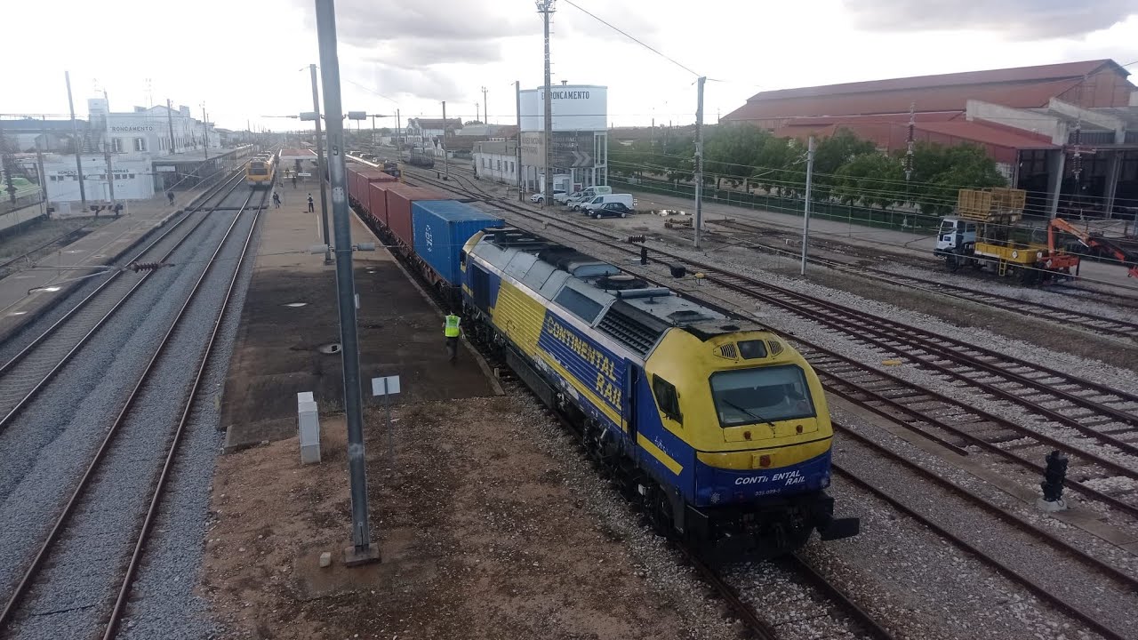 Continental Rail 335-029 com comboio N°92204