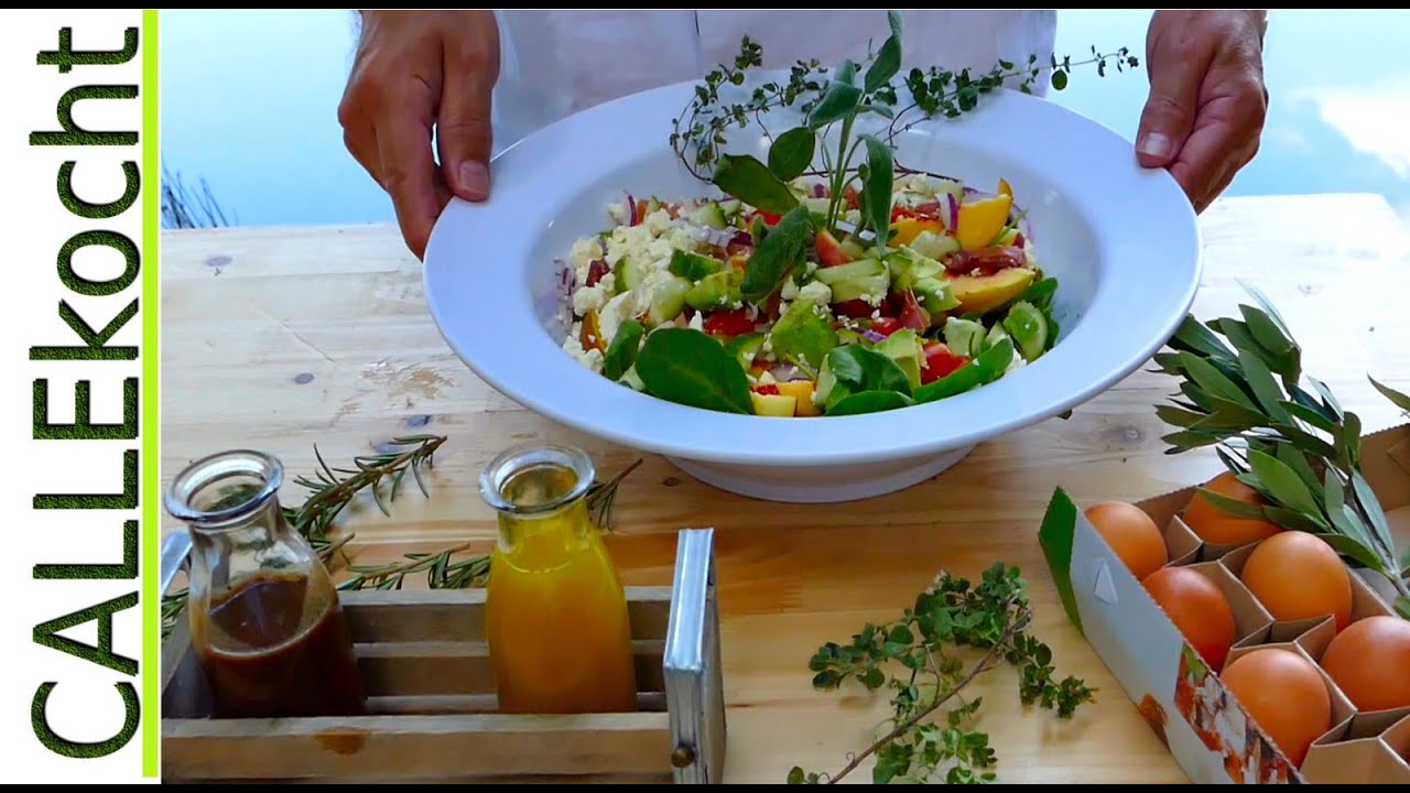 Bunter Sommersalat  mit 3 verschiedenen So&szlig;en. Die Rezepte