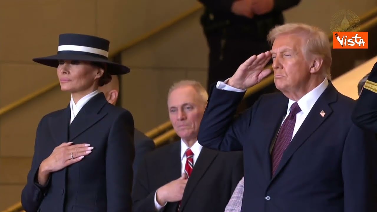 Trump passa in rassegna le truppe dopo il giuramento