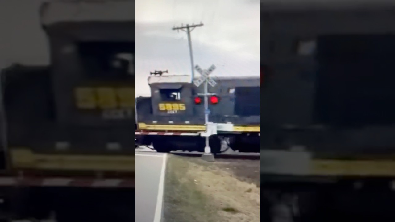 Rare Locomotives On Over Powered Train, General Electric, Cincinnati Eastern RR JawTooth #shorts