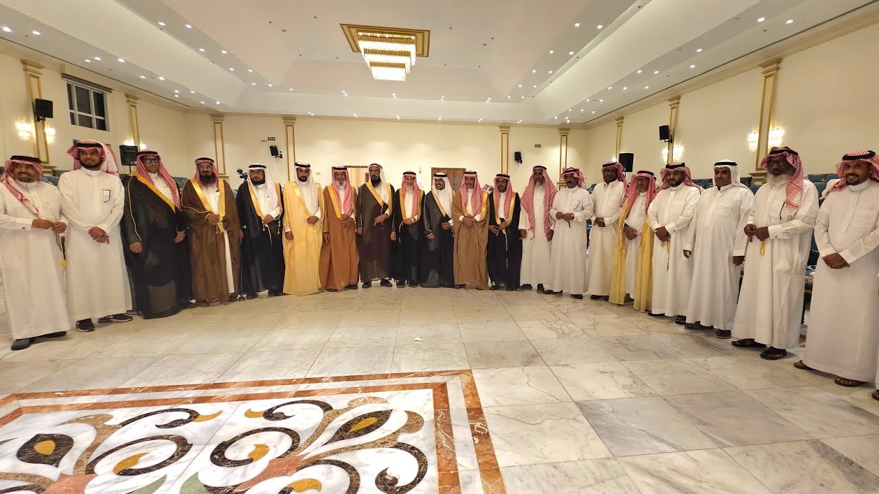 زامل رجال و وجهاء قبيلة آل زريق النهدي في زواج قبيلة بلي في مدينة تبوك الورد