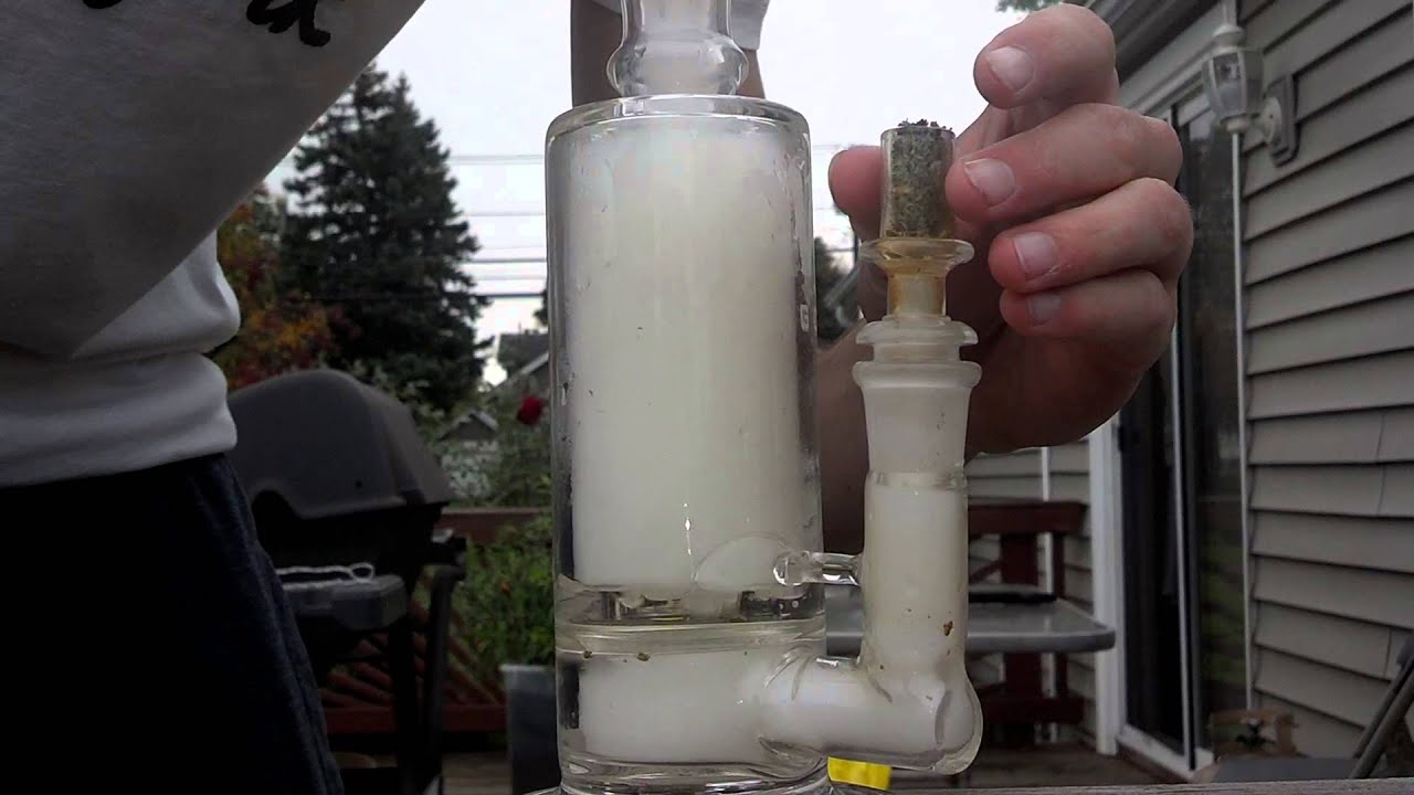 Blown glass goods showerhead bong hit