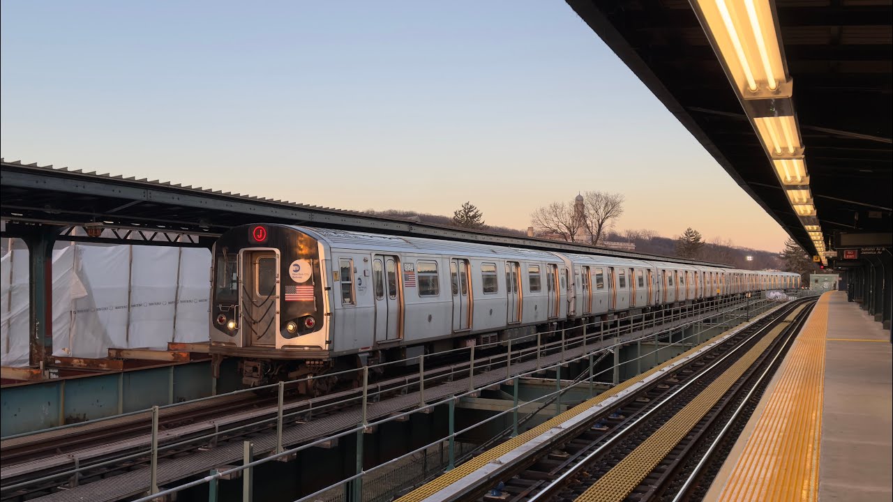 R143/R160/R179 J Trains at Cypress Hills (half-renovated)