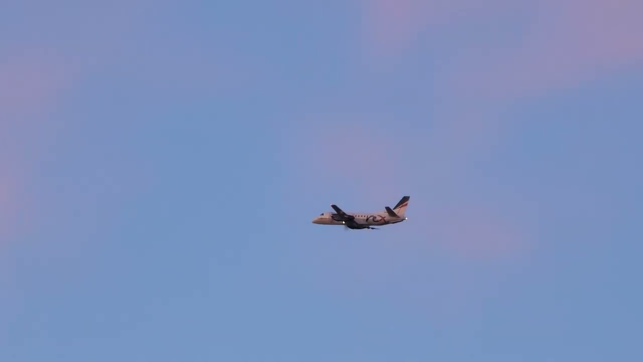 **SHART TURN* SAAB 340B REX REGIONAL EXPRESS (sunset) TAKEOFF!!!