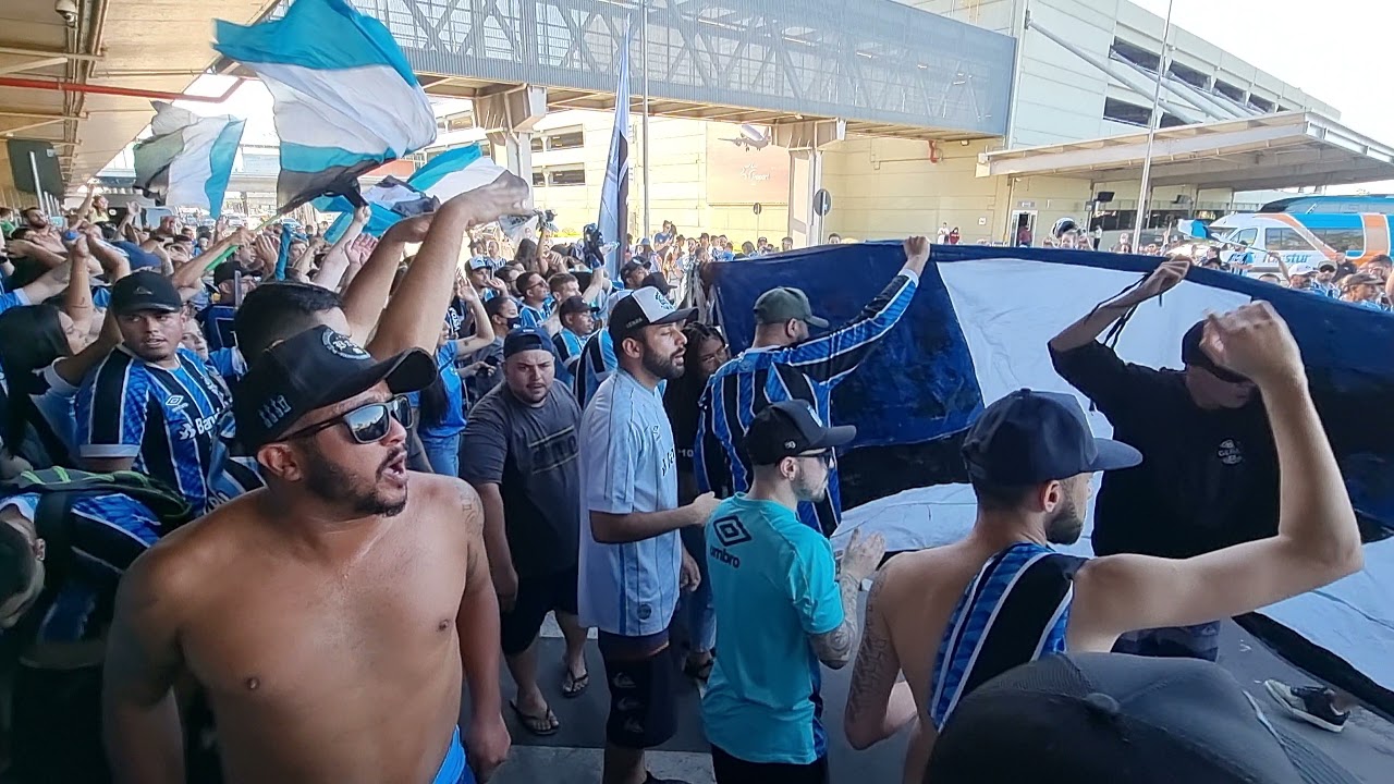 VAMOS GRÊMIO, ME APAIXONEI POR TI! - GERAL DO GRÊMIO - ALENTAÇO NO AEROPORTO - ATLÉTICO-GO X GRÊMIO