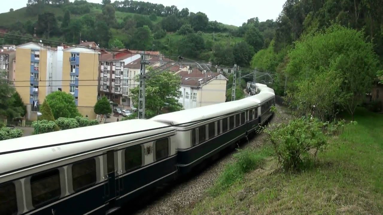 FEVE tren TRANSCANT&Aacute;BRICO a su paso por Cand&aacute;s Asturias