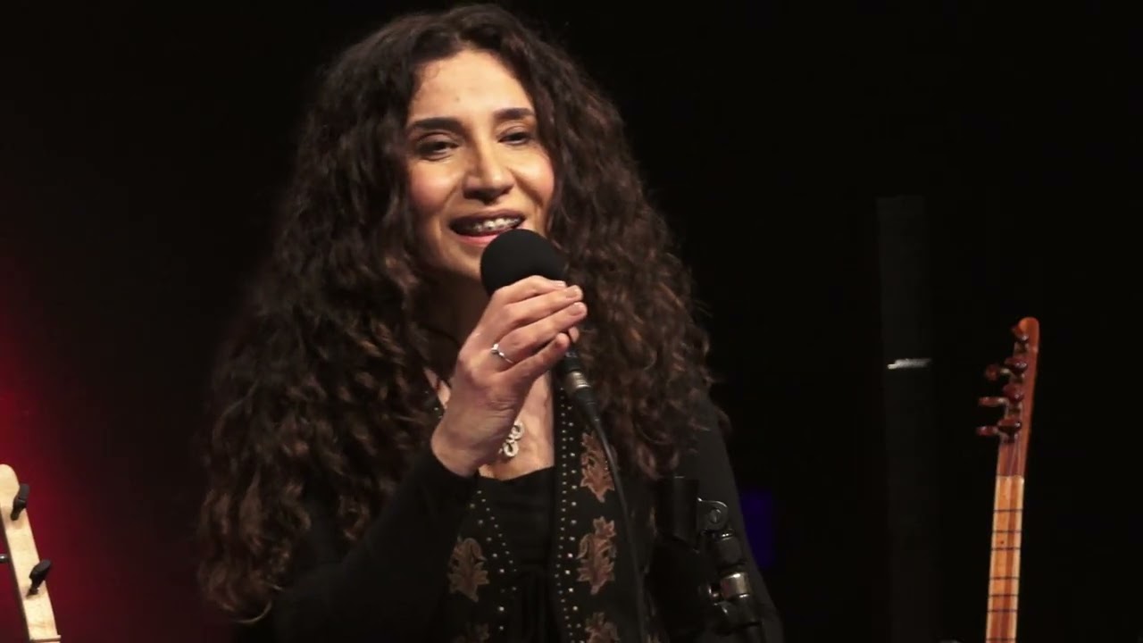 Suda balık oynuyor - Elif Şenol                          