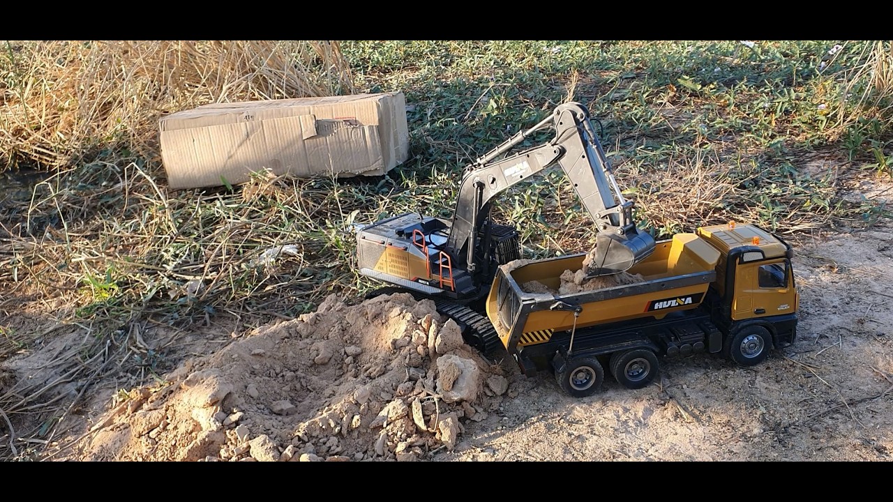 Precision Play: RC Excavator and Huina Dump Truck
