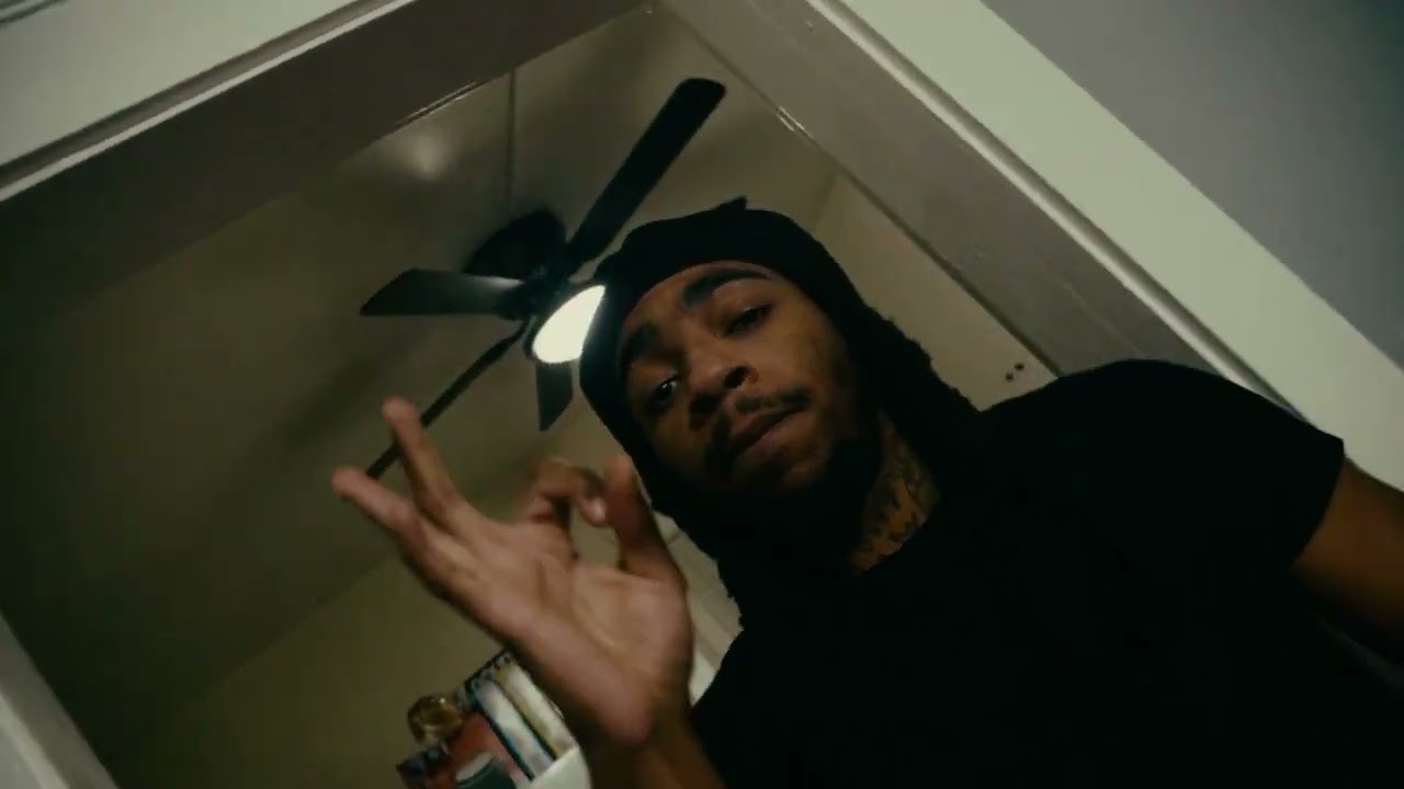 1kfat - Inlove with a smacker  (Shot By capturedbyyk)