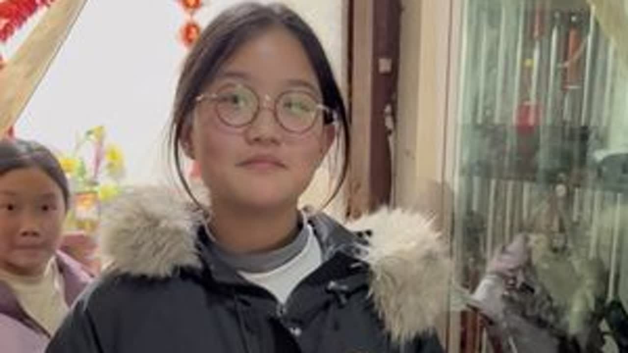 三包今天又跑出去了，晚上又不得才回来了，今天我一个人带着四个闺女去洗澡，搓洗吹下来两个小时还真挺累人的。还有两天快递就彻底不发了，所以看看家里的洗发水还有多少，够不够用的，也可以多囤一套省的不够...