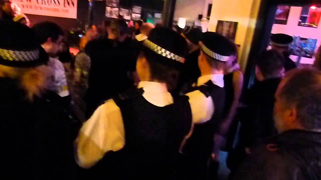 Kunt and the Gang - POLICE RAID GIG!