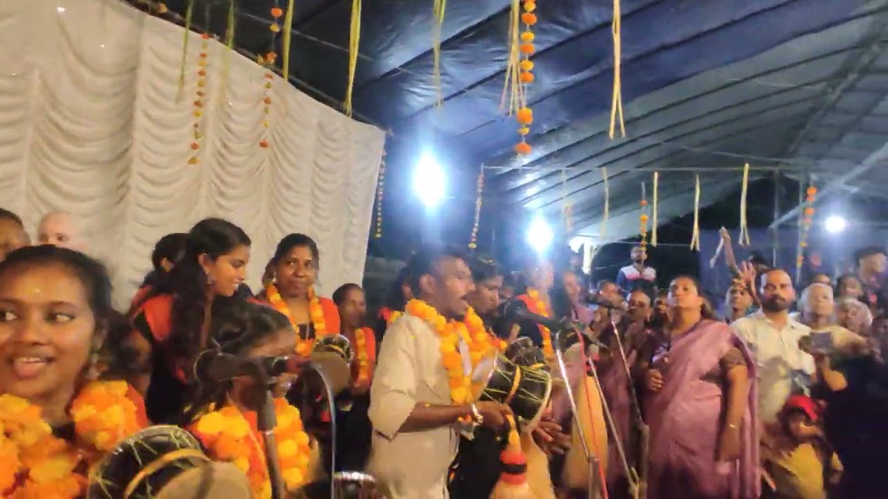 ആശാനും ശിഷ്യകളും 