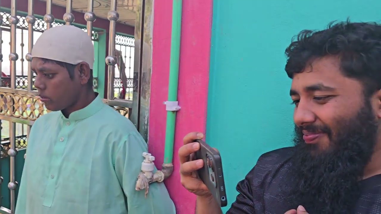 ময়মনসিংহ থেকে আনোয়ার মামাও রিফাতকে দেখার জন্য কয়েকজন যুবক ভাই আসছে।
