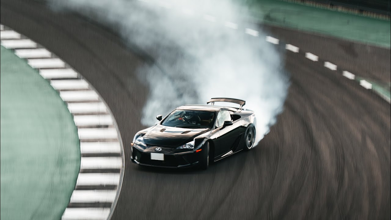 Lexus LFA участвует в дрифте в Японии!