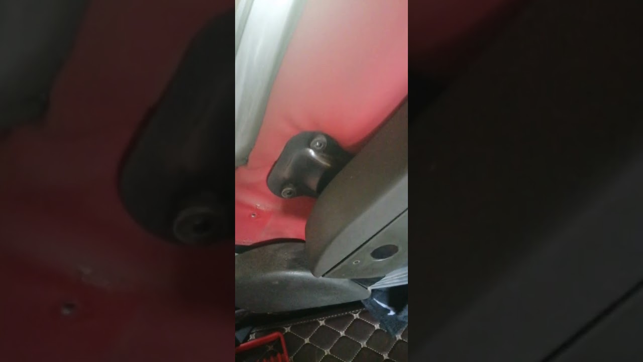 Как снять подлокотник на Вольво фш 4 как установить чехлы