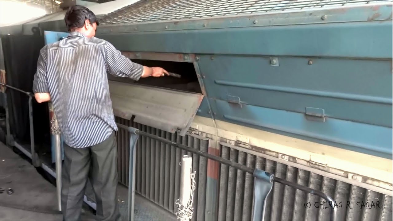 CLEANING Of An EMD ! Electro Motive Diesel Maintenance INDIAN RAILWAYS.