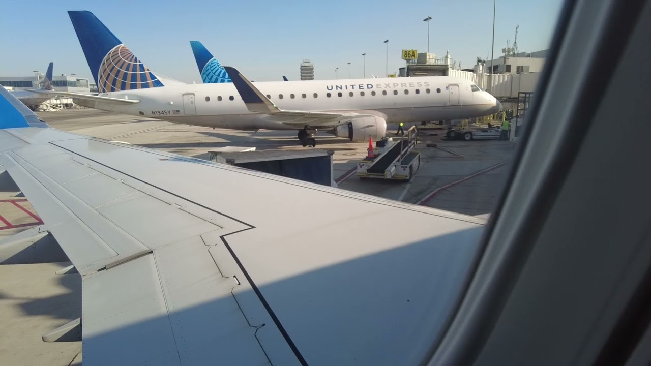 United Airlines Economy Seating (LAX) (HD) - California, USA