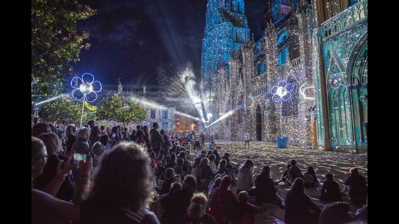 Un spectacle son et lumière attire le public à la cathédrale de Bayeux
