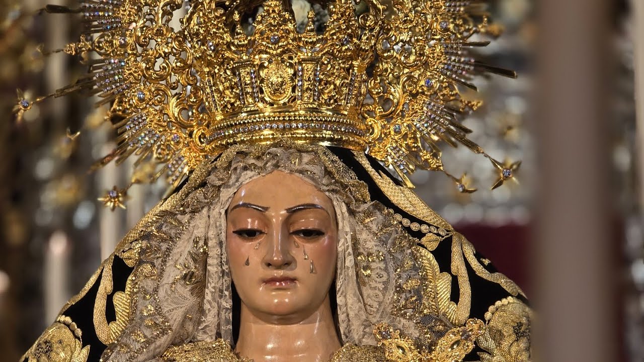 Entrada en la capilla de Ntra.Sra de los Dolores de Alcalá del Río Viernes Santo 2025