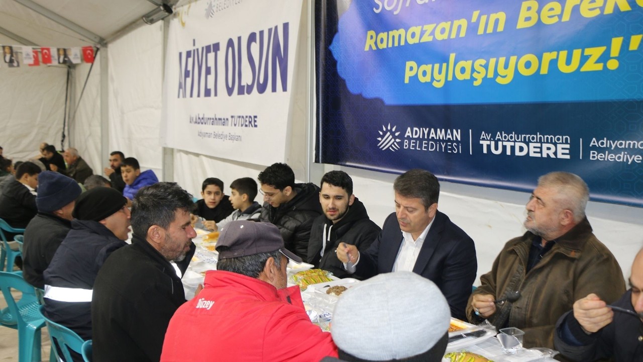 Abdurrahman Tutdere, Kent Meydanı&rsquo;nda iftar sofrasında vatandaşlarla bir araya geldi