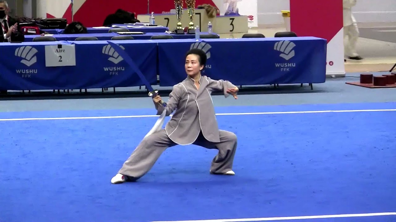 GALA DES EXPERTS 2021 Maître Zhang XiaoYan accompagnée par Mme Liliane LIAO au Guqin