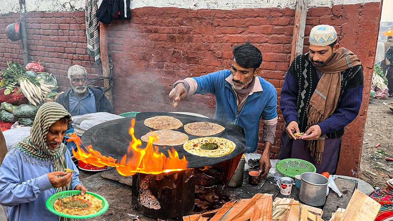 Only Rs 100! Saag Paratha 😱 Amazing Pakistani Dhaba Food | Lahore&rsquo;s Ultimate Street Food Tour 🇵🇰