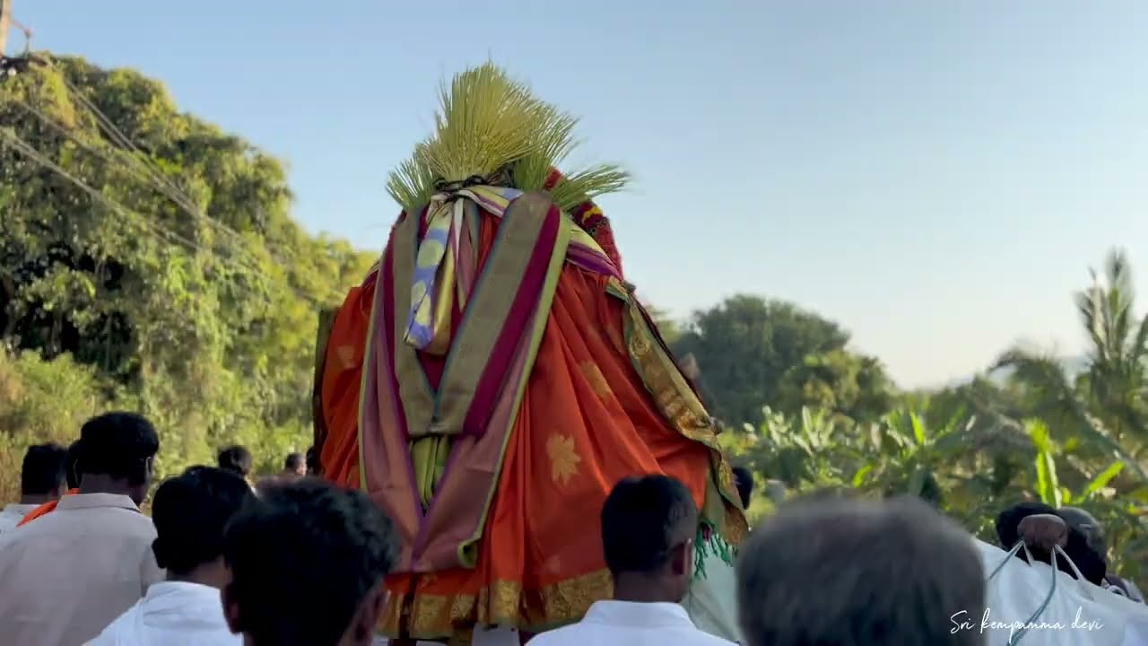 ಹೊರಬೀಡಿನಲ್ಲಿ ಅಮ್ಮನವರ ಒಂಟಿ ಓಡಾಟ 