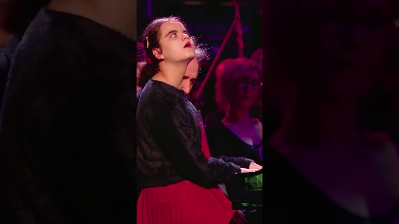 Blind pianist Lucy plays breathtaking Debussy solo ❤️