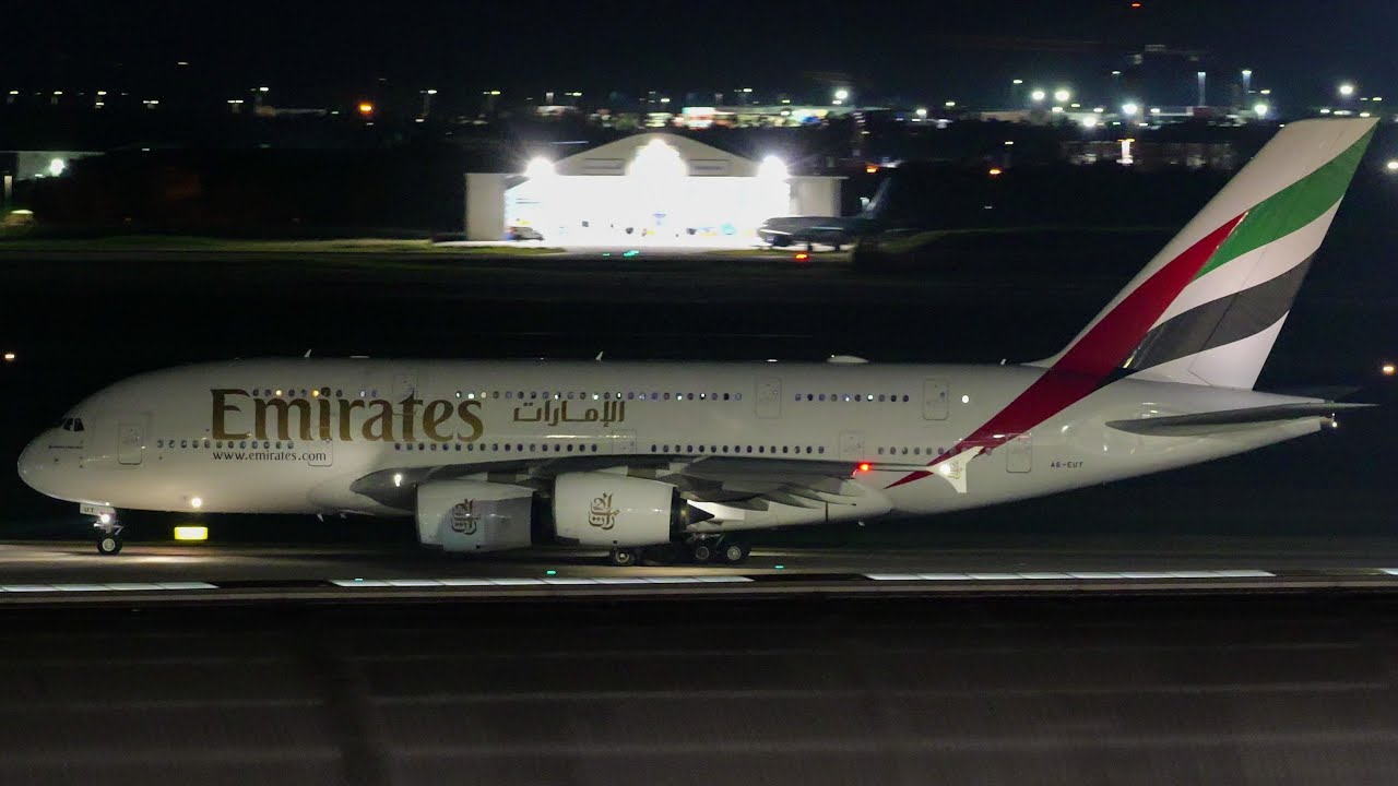 30 MINUTES of EPIC 4K Nighttime Plane Spotting at Brisbane
