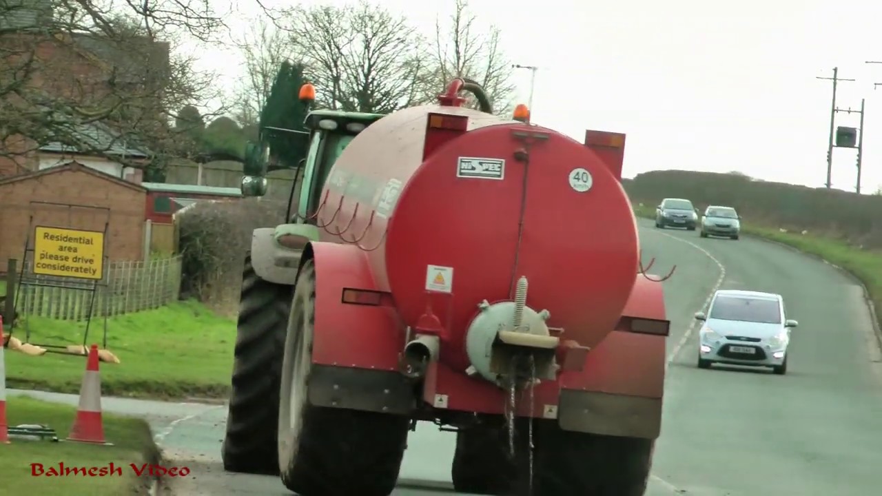 Muck-Spreading with John Deere 6155R and Hi-Spec.