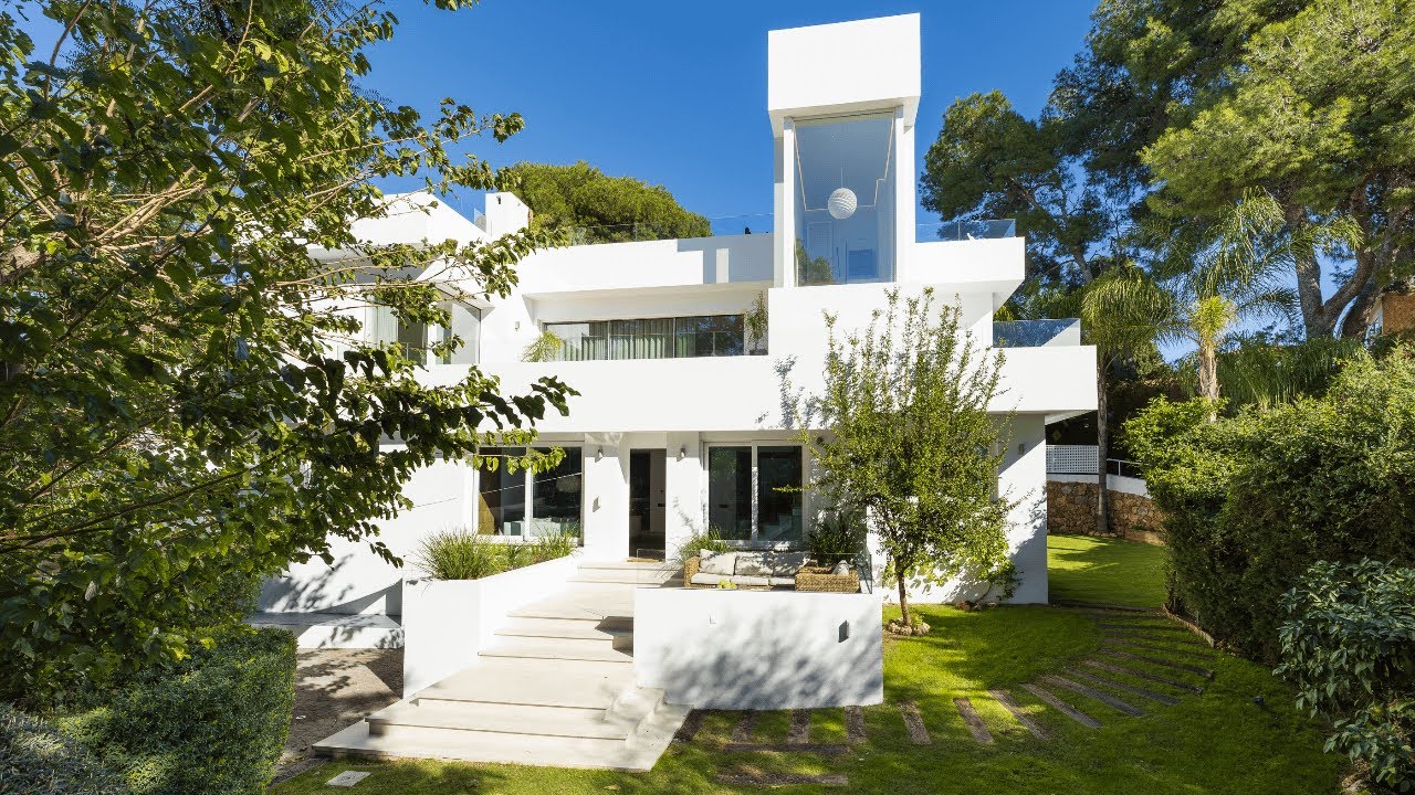 2.490.000€ Move-In Ready Villa Marbella Nueva Andalucia DV2952