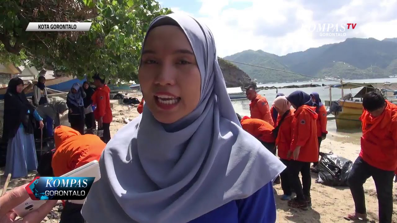 PERINGATI HARI BUMI, SEJUMLAH ORGANISASI LINGKUNGAN GELAR AKSI BERSIH PANTAI