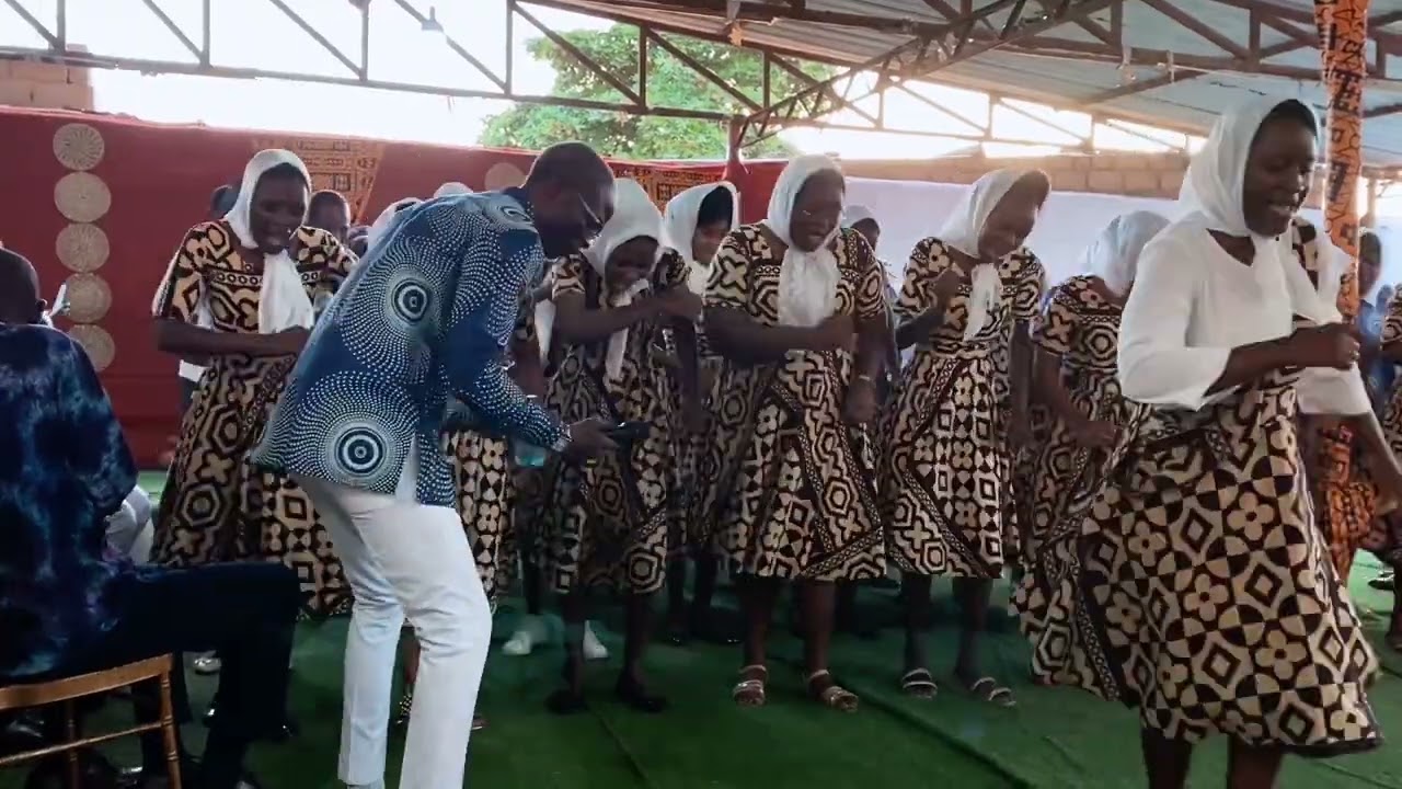 Ene a kwenje & A kulo vapopiati - Coro Rei David