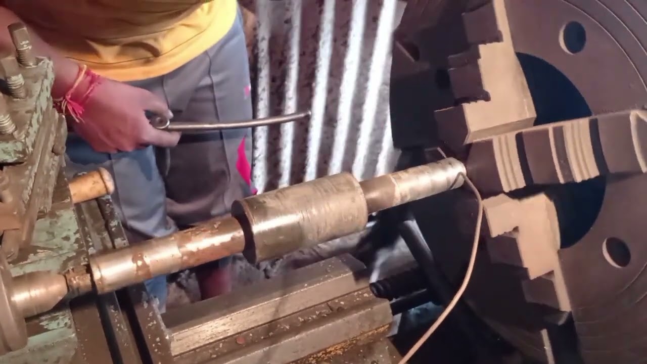 how to lathe machine work  busing kaise karte hain लेथ मशीन पे बसिंग का काम कैसे करें#electical