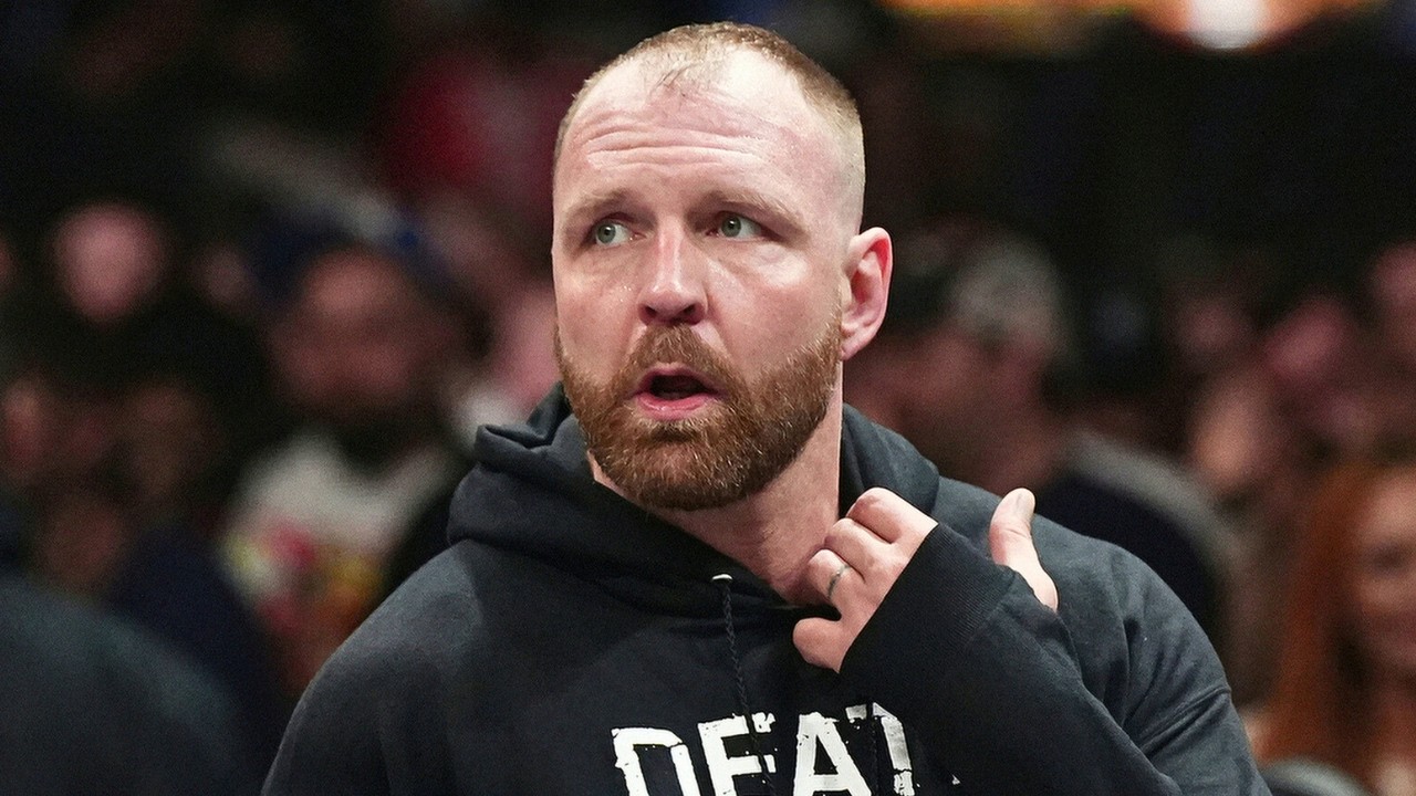 Dean ambrose roba el puesto de perro caliente y ataca a la autoridad