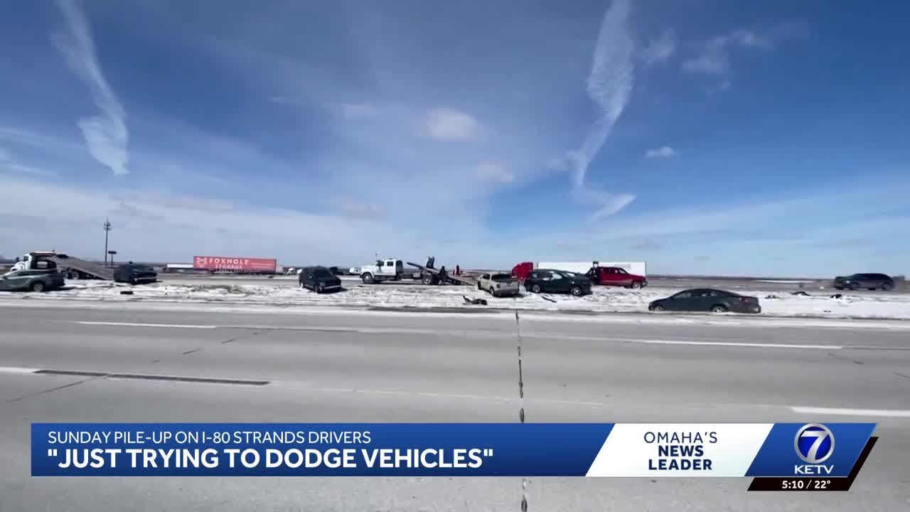 Несколько человек получили травмы в результате аварии с участием десятков автомобилей, которая пр...