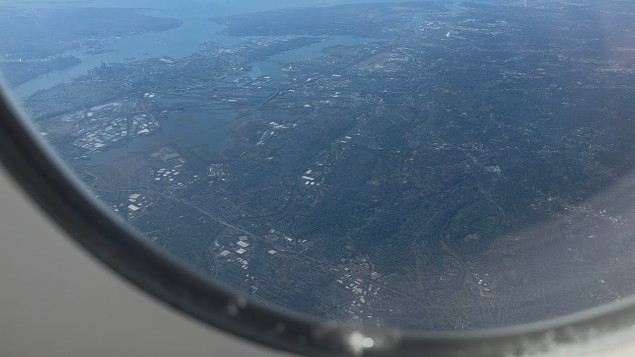 뉴욕 도착 30분 전, 끝없이 펼쳐진 도시 | Approaching New York City