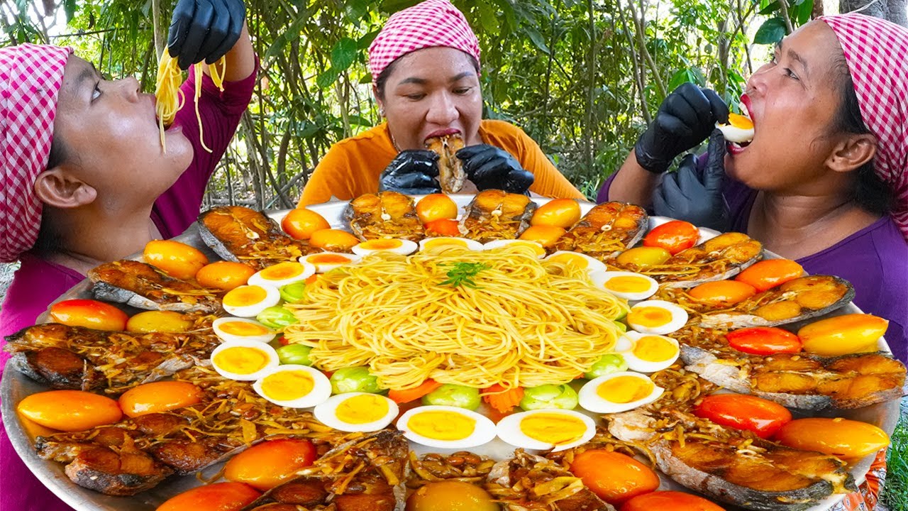 Fried Fish with Soybean Sauce and Noodle | Food O'clock TV