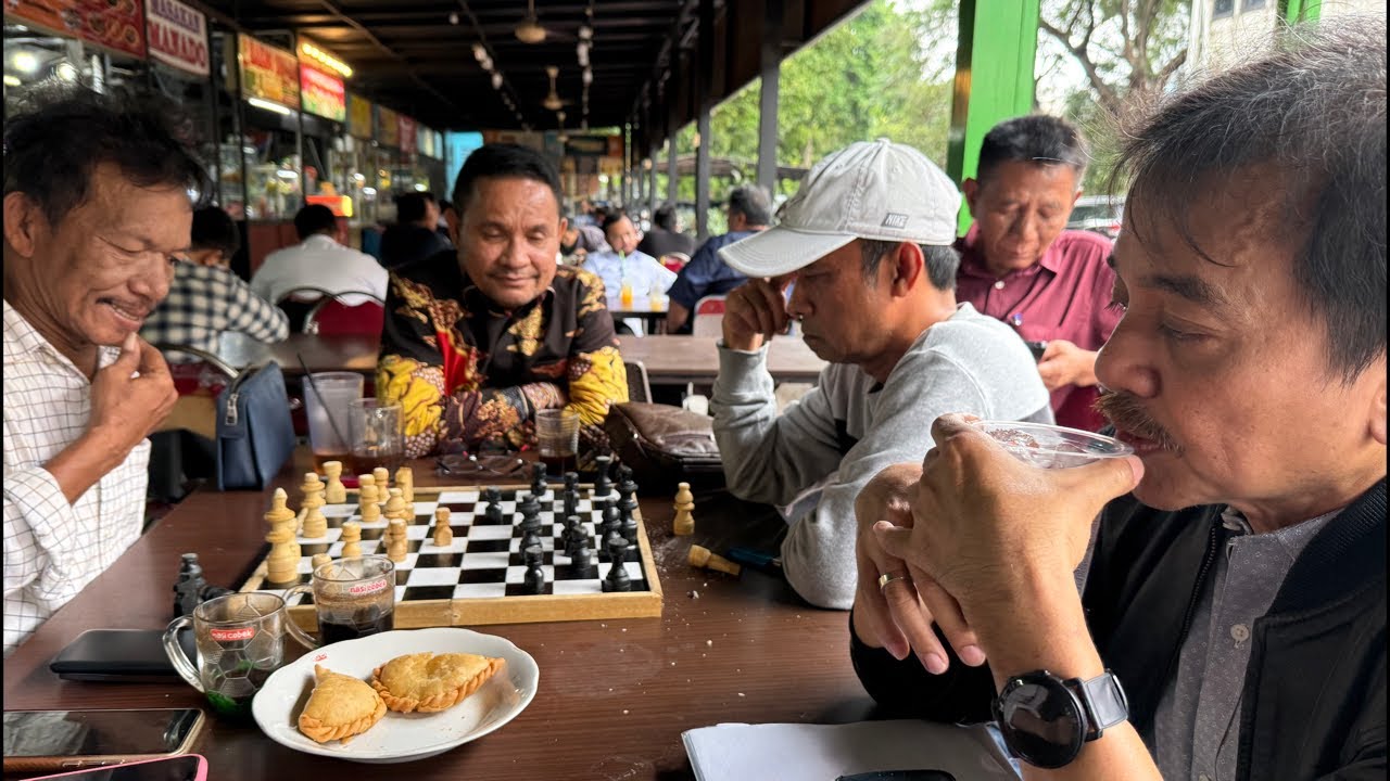 ROY SURYO DI POLDA LAGI, BAHAS KASUS SAMBIL MAIN CATUR