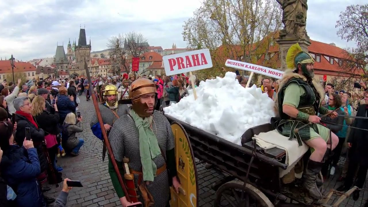 St. Martin's Procession on the Charles Bridge, 11.11.22 / Svatý Martin na Karlově mostě, 11.11.22.