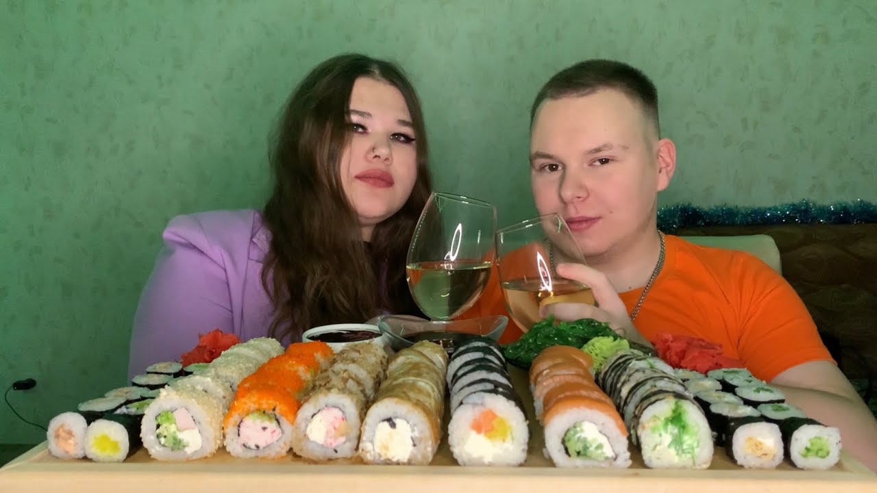 МУКБАНГ | СУШИ РОЛЛЫ, ЧУКА, ВИНО | СЕКС С ДЕВУШКОЙ! ЗАКОН О ПРОПАГАНДЕ ЛГТБ…