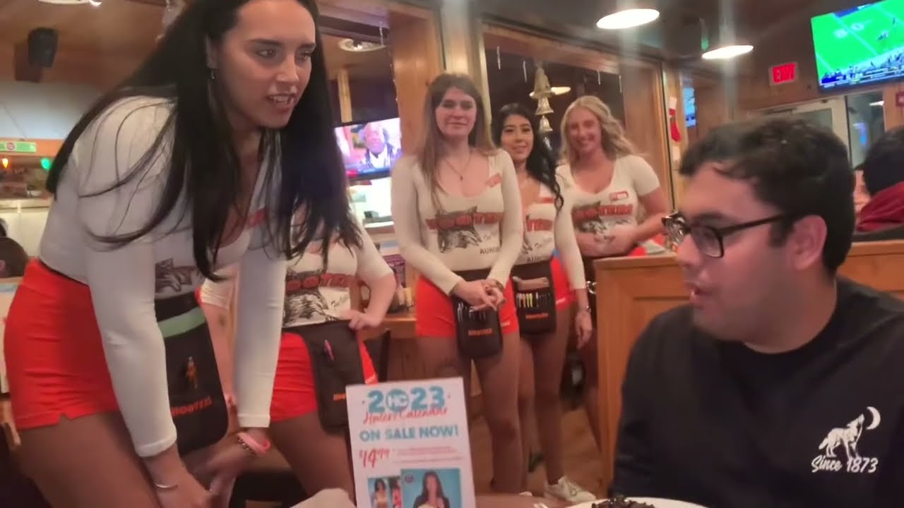 Hooter’s Girls Birthday Celebration | Skyler’s 21st Birthday