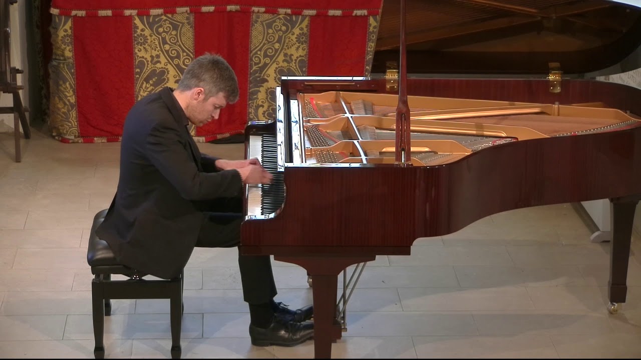 Richard Uttley plays Scarlatti : Sonata in D minor K141