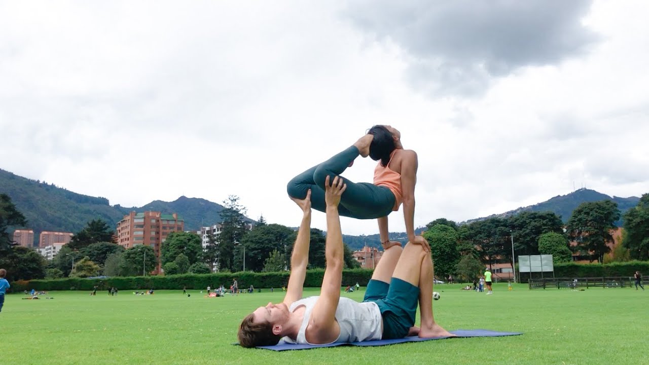Acro Yoga para principiantes | Yoga con Jimena Esguerra